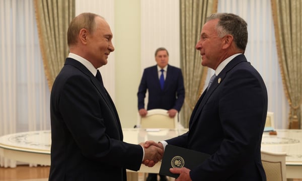 Diplomatic Maneuvering Intensifies Ahead of US-Russia Alaska Summit